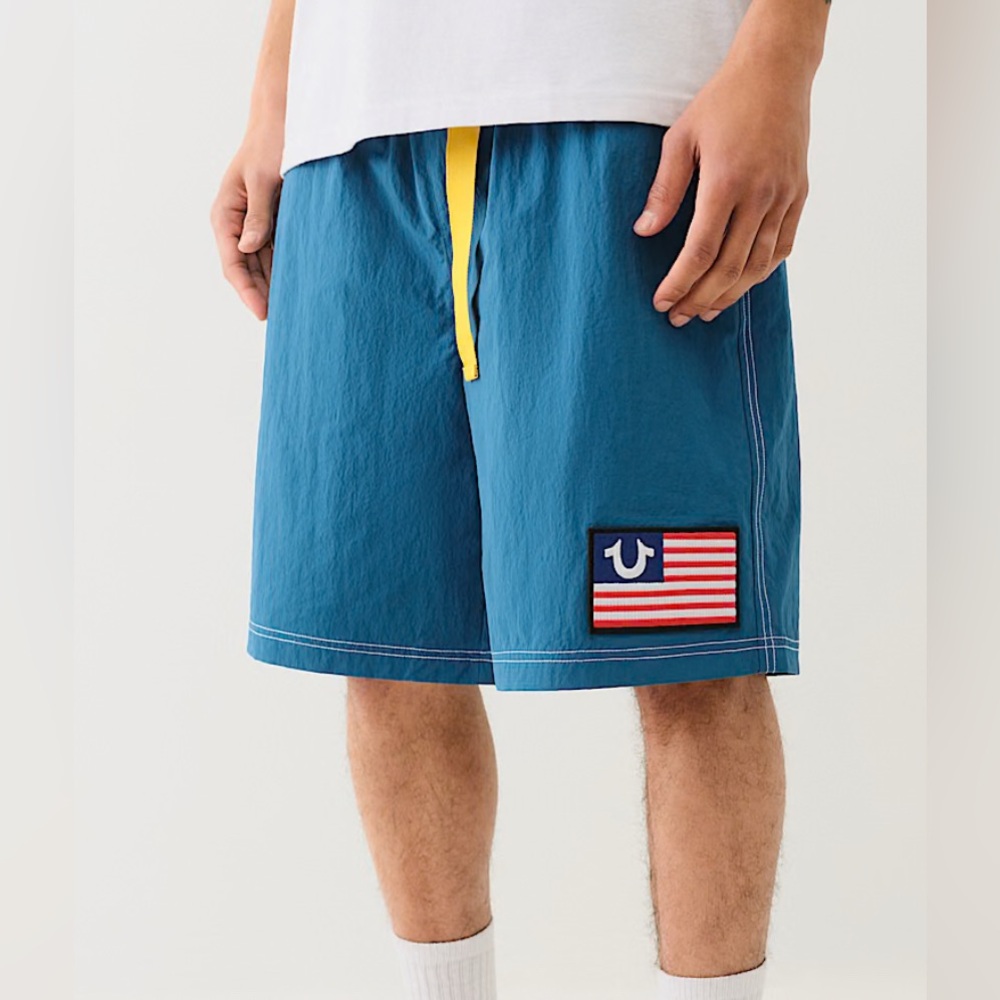 BELTED NYLON TRUE FLAG SHORT